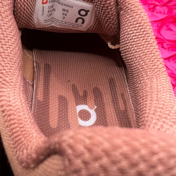 On running Women's Cloud Dip Cork & Cocoa
On Monaco - Picture 9 of 10